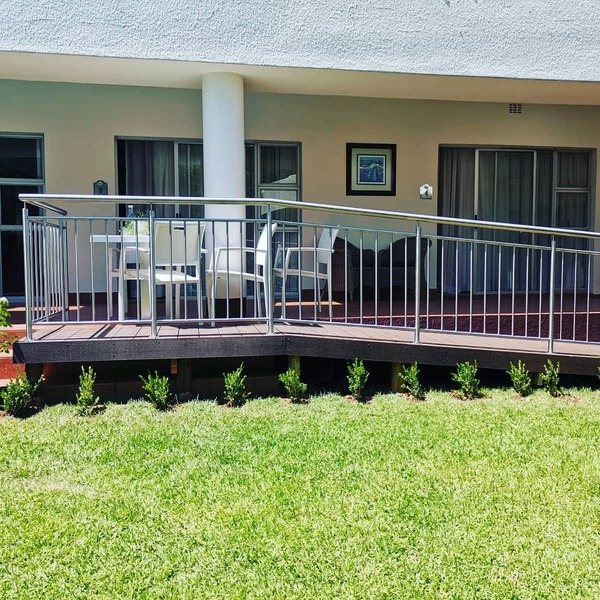 Outdoor garden ramp ballustrades
